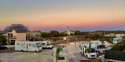 Place de parking pour camping-car - Umgebungsschwerpunkt: Meer - Italie - Area Sosta Porto San Paolo