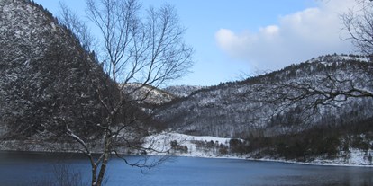 Motorhome parking space - Frischwasserversorgung - Sogn og Fjordane - am See im Winter - Høydal