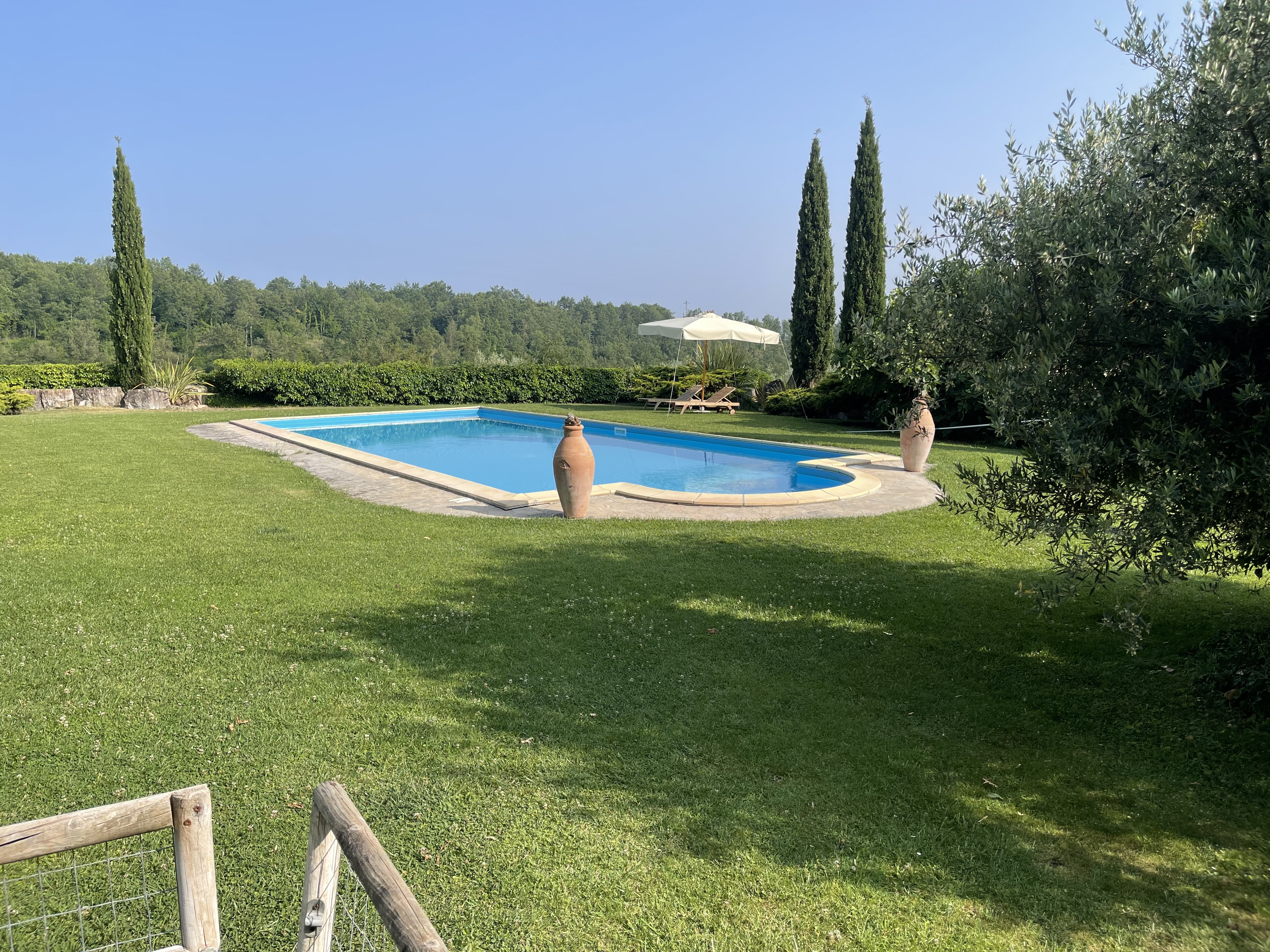 área de autocaravanas - Pool mit Weitblick zur Mitbenützung - Suoni della Natura bedeutet Klänge der Natur
