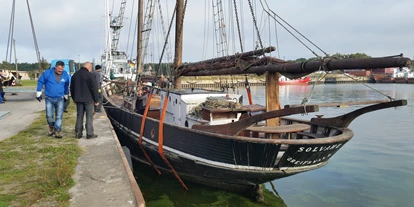 Parkeerplaats voor camper - SUP Möglichkeit - wieder ein neues Schiff - es gibt immer wieder was neues zu entdecken- lasst Euch überraschen - Halbinsel Peenemünde