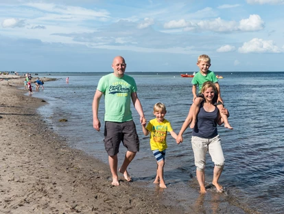 Reisemobilstellplatz - Angelmöglichkeit - Grube - Familien Freude - Rosenfelder Strand Ostsee Camping
