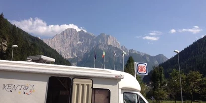 Plaza de aparcamiento para autocaravanas - Wolkenstein (Trentino-Südtirol) - AA-TAnkstelle Beyfin