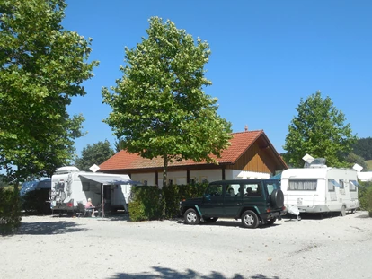 Parkeerplaats voor camper - Gutshofplätze Extraklasse auf dem
Campingplatz ARTERHOF mit eigener Sanitäreinheit direkt am Platz - Wohnmobil Hafen am Arterhof