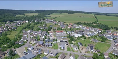 Reisemobilstellplatz - Spielplatz - Dreis-Brück - Der Ort Spessart - Parkplatz am Landgasthof Zum Bockshahn