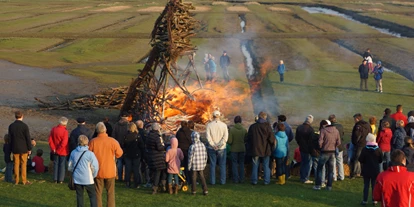 Plaza de aparcamiento para autocaravanas - Umgebungsschwerpunkt: Meer - Tönning - Osterfeuer - Camping Nordstrand Platz Margarethenruh