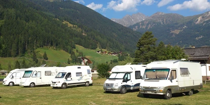 Reisemobilstellplatz - öffentliche Verkehrsmittel - Lienz (Lienz) - Stellplatz im Sommer - Stellplatz am Hotel und Chalets Schlosswirt