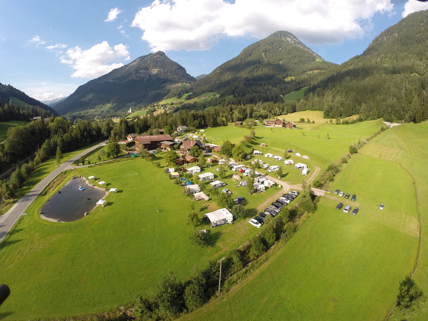 área de autocaravanas - Camping Lindlerhof 
Ihr zu Hause in den Bergen - Camping am See Gut Lindlerhof, mit Ferienhäuser und Almhütten