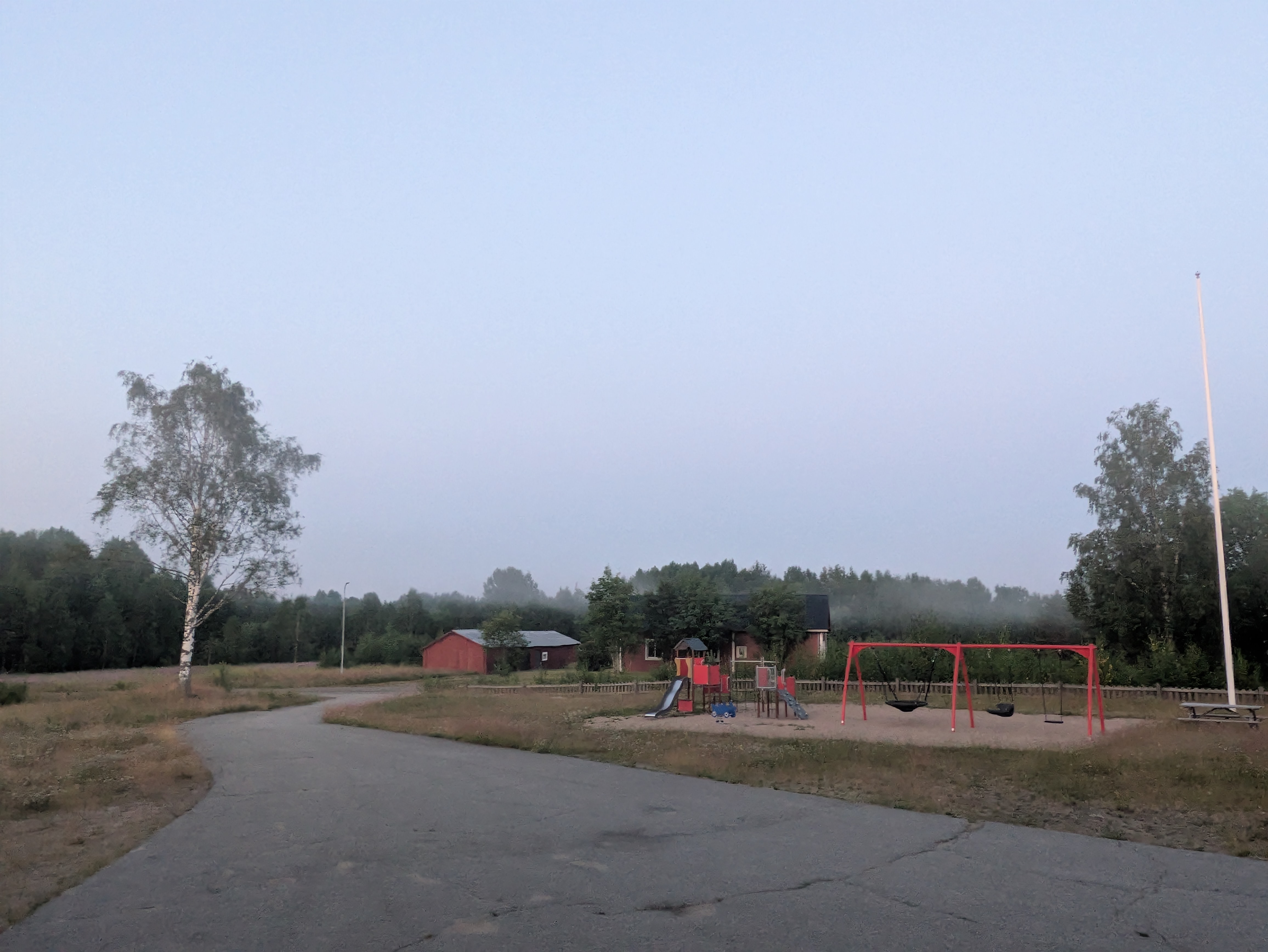 área de autocaravanas - Playground, summer 2025. - Moonbase Lapptrask Parkplatz