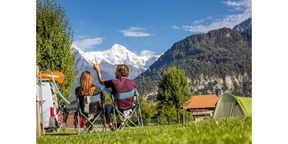 Reisemobilstellplatz - Angelmöglichkeit - Unterseen - Camping Lazy Rancho 4 - Sicht auf Eiger, Mönch und Jungfrau! - Camping Lazy Rancho 4