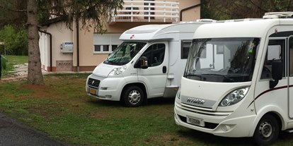 Motorhome parking space - Wohnwagen erlaubt - Camping - Stellplatz am Camp San