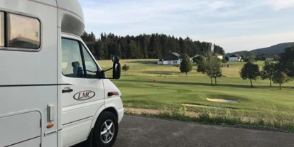 Reisemobilstellplatz - Wohnwagen erlaubt - Černá v Pošumaví - 5 Stellplätze direkt neben dem Golfplatz - Golf- und Freizeitpark Böhmerwald