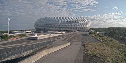 Reisemobilstellplatz - Wohnwagen erlaubt - Unterföhring - Stellplatz Allianz Arena