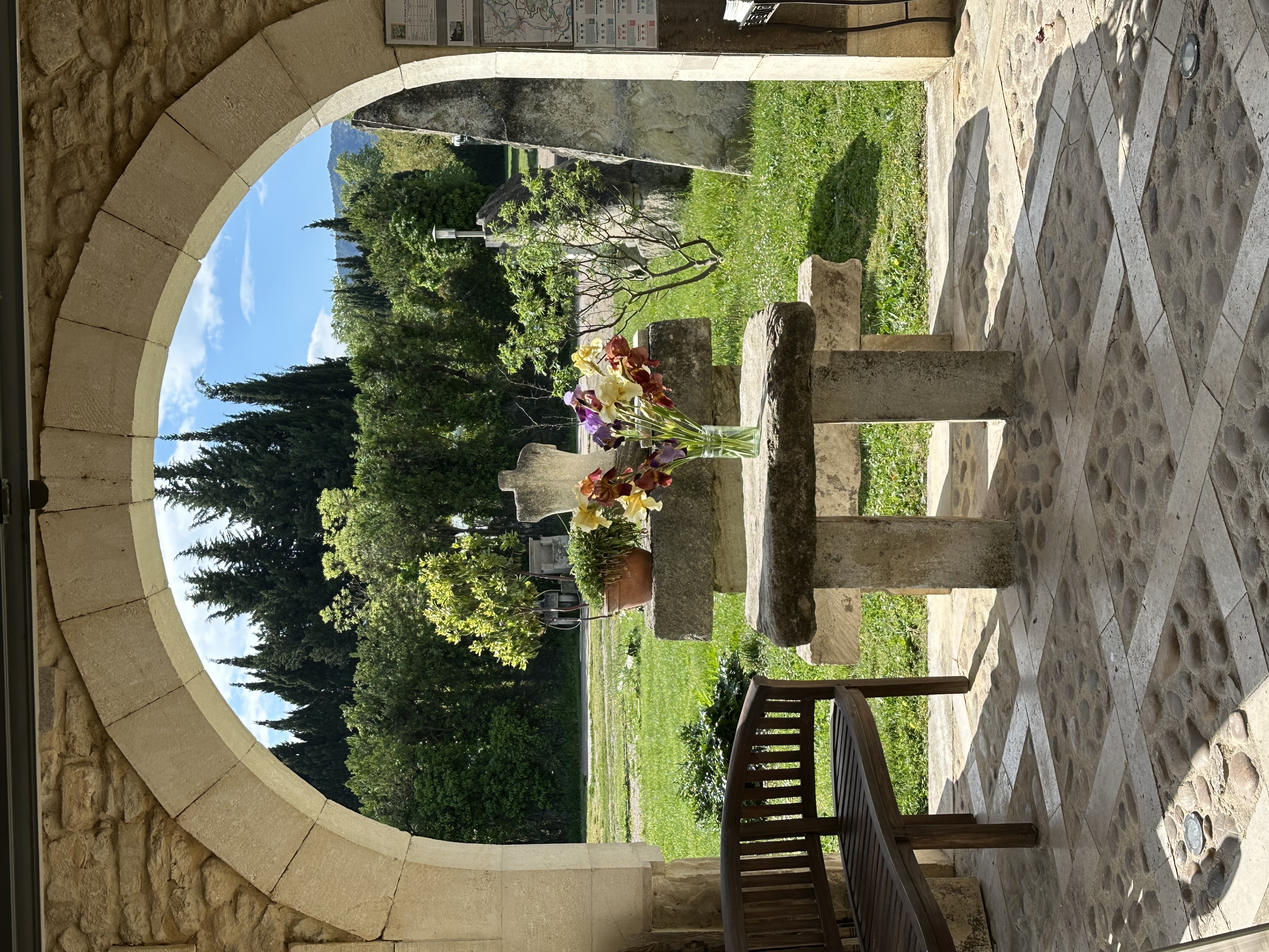 Wohnmobilstellplatz - Ambiance provençale à la réception.  - Camping Le Parc de la Bastide