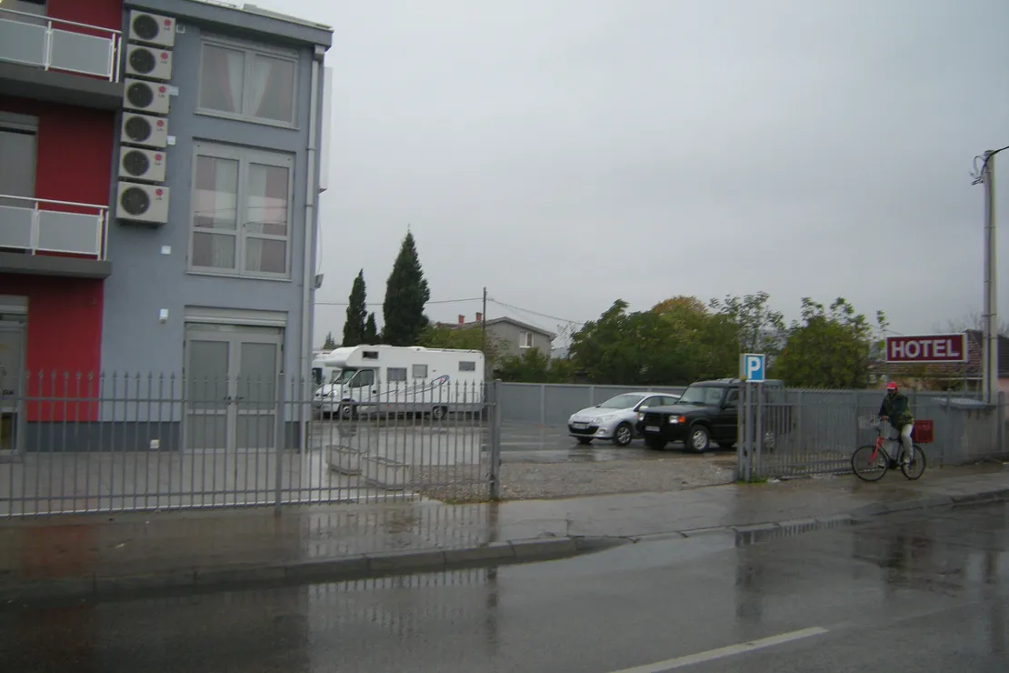 Area camper - Parking hotel Piramida