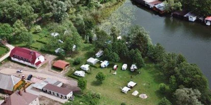 Posto auto camper - Wustrow (Mecklenburgische Seenplatte) - Homepage http://www.camping-havelperle.de - Stellplatz am Camping Havelperle