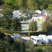 Espacio de estacionamiento para vehículos recreativos - Homepage http://areasostasantachiarasangimignano.it/ - Aero Sosta Camper SANTA CHIARA