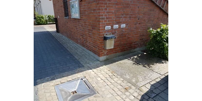Place de parking pour camping-car - Art des Stellplatz: ausgewiesener Parkplatz - Zühlsdorf - Frischwasser, Grauwasser- und Müllentsorgung vor Ort - „Haus des Brotes“ Bahnhof Velten