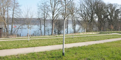 Posto auto camper - öffentliche Verkehrsmittel - Bosau - Blick vom Reisemobilpark auf den Großen Eutiner See - Reisemobilpark Eutiner See