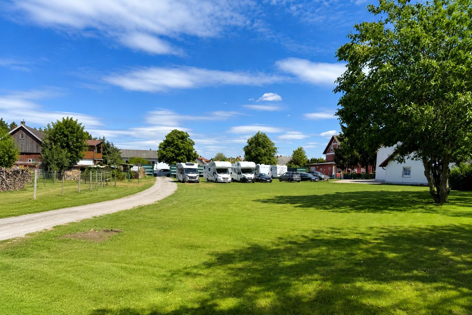Wohnmobilstellplatz - Hotel Grabinger Stellplatz