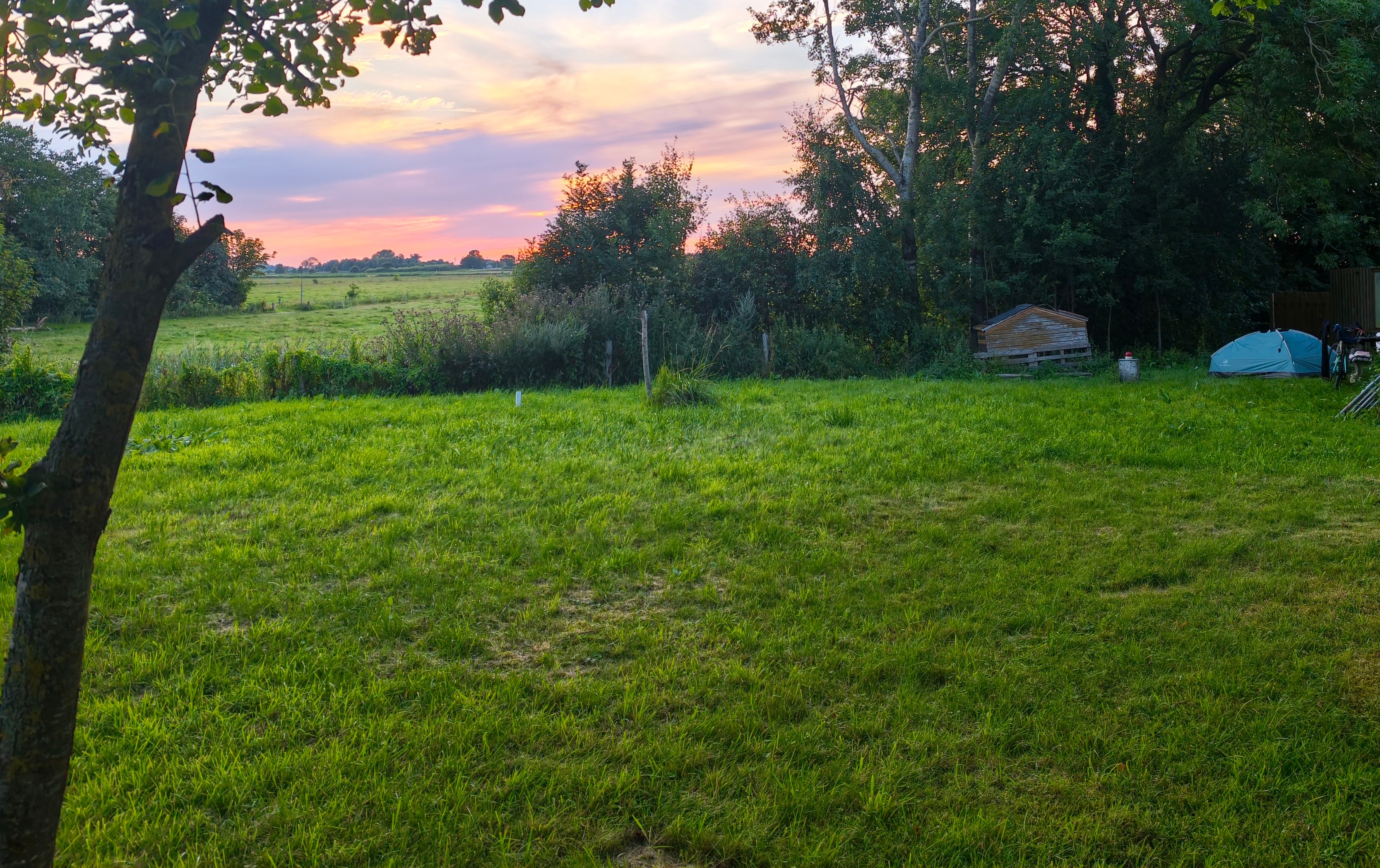 Wohnmobilstellplatz - Campingplatz mit Blick auf Sonnenuntergang und Kühe - Landgasthaus St.Annen
