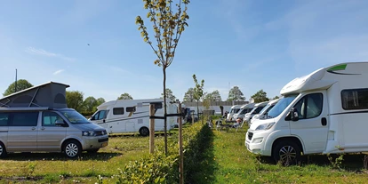 Parkeerplaats voor camper - Art des Stellplatz: bei Gewässer - Drouwen - Wohnmobilstellplatz Yachthafen Winschoten - Jachthaven Winschoten