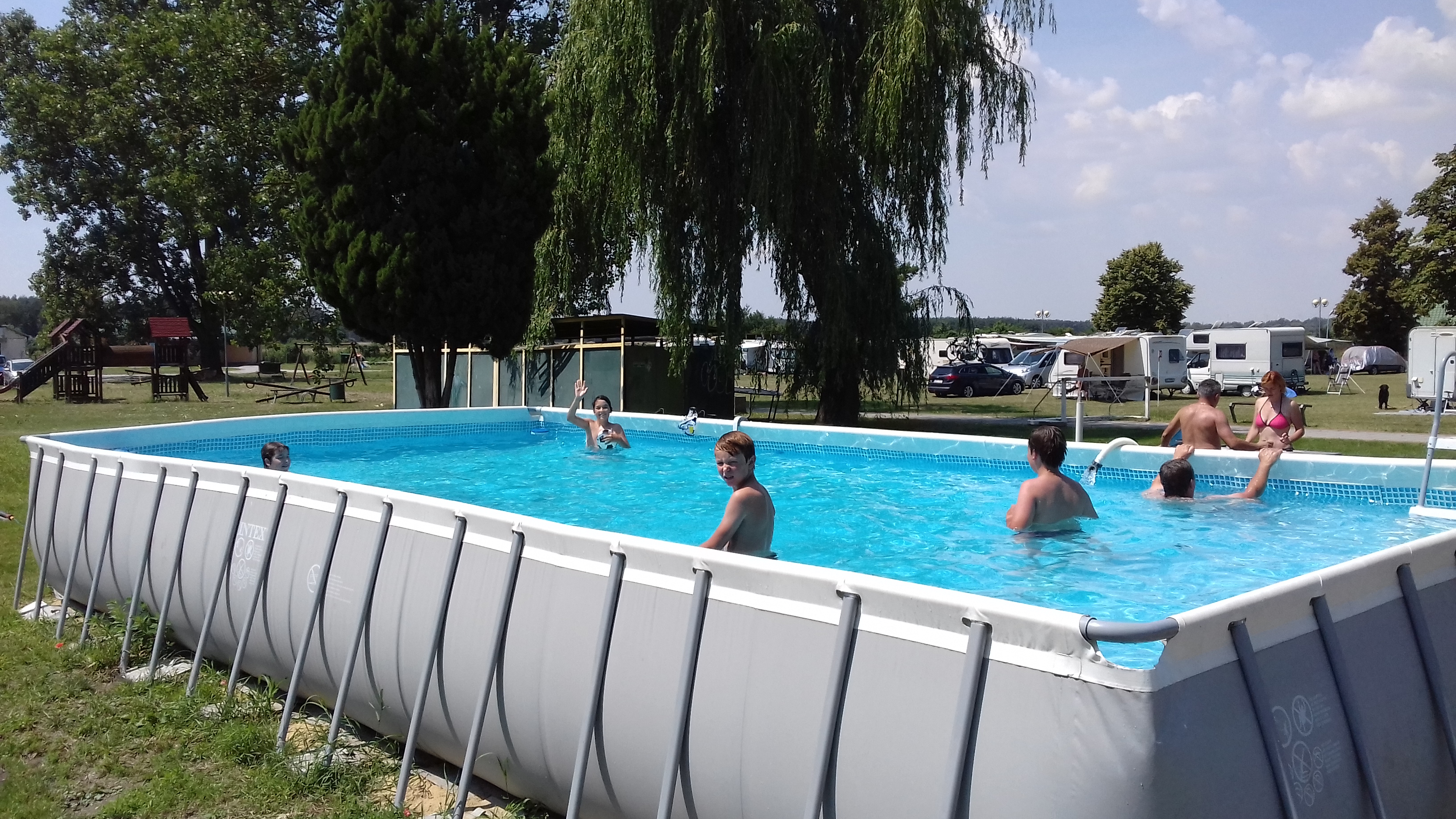 aire de camping-car - Enjoy a refreshing swim in our swimming pool, perfect for relaxing and having fun with family and friends. - Autokemp Rudava Slovakia
