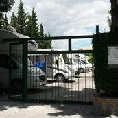 Posto auto per camper - Homepage http://www.parkinglagani.it/ - Parking Lagani