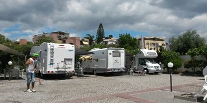 Plaza de aparcamiento para autocaravanas - Piedimonte Etneo - http://www.parkinglagani.it - Parking Lagani