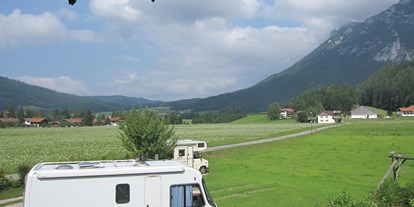 Motorhome parking space - Umgebungsschwerpunkt: Berg - Anning bei Sankt Georgen, Chiemgau - Wohnmobilstellplatz Hausernhof - Hausernhof