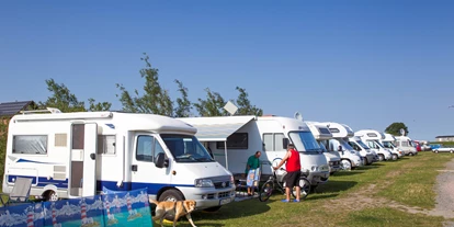 Parkeerplaats voor camper - öffentliche Verkehrsmittel - Wittmund - Camping Schillig
