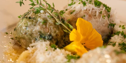 Plaza de aparcamiento para autocaravanas - Restaurant - Austria - Regionale Spezialität aus unserer Küche, das Knödel Tris, einfach Lecker - Seencamping Stadlerhof