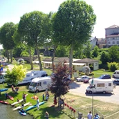 Parkeerplaats voor campers - Charmes 88130
Stellplatz mit voie verte und kayak - Aire de Camping-Car Espace Henri Mentre