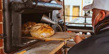 Posto auto camper - Zühlsdorf - Donnerstag bis Freitag gibt´s frischgebackenes Brot aus dem Holzbackofen auf dem Schwantener Dorfanger (März-Nov) - Stellplätze Holzofenbäckerei Plentz