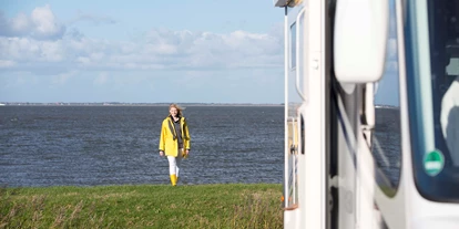 Place de parking pour camping-car - Angelmöglichkeit - Sande (Friesland) - Ein Spaziergang an der frischen Luft wird Ihnen bestimmt gut tun. - Wohnmobilstellplatz an der Nordsee (Neuharlingersiel)
