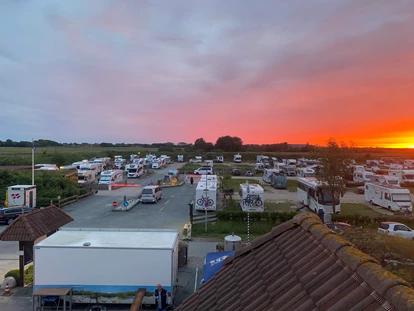 Reisemobilstellplatz - öffentliche Verkehrsmittel - Hedwigenkoog - Camping SPO