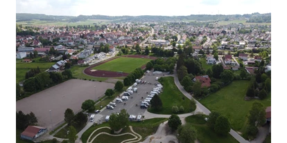 Reisemobilstellplatz - Umgebungsschwerpunkt: Berg - Dettingen an der Erms - Wohnmobilstellplatz mit Sicht auf die Stadt Münsingen - Wohnmobilstellplatz im Wiesental