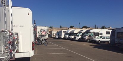 Motorhome parking space - Umgebungsschwerpunkt: Stadt - Italy - Camper Cagliari Park