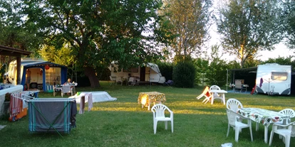 Place de parking pour camping-car - Angelmöglichkeit - Italie - Agricampeggio "Casale Al Fiume"