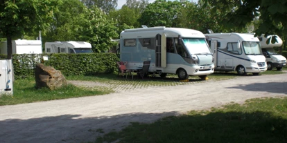 Posto auto camper - öffentliche Verkehrsmittel - Seukendorf - Wohnmobilstellplatz Forchheim