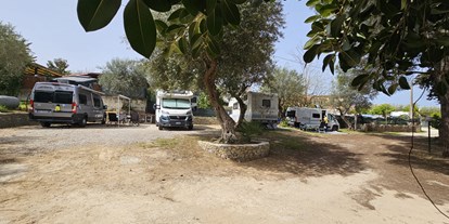 Motorhome parking space - Wohnwagen erlaubt - Capaccio - Area Sosta L' Angolo Verde