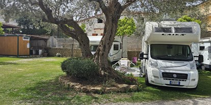 Motorhome parking space - Therme - Italy - Area Sosta L' Angolo Verde