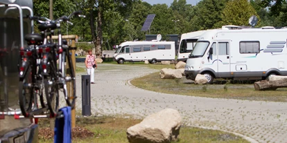 Place de parking pour camping-car - Umgebungsschwerpunkt: Stadt - Allemagne - Bild 2 - Stellplatz am Stadtbad Okeraue