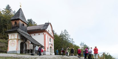 Reisemobilstellplatz - Kärnten - Berkappeln zu Maria Elend, schöne Wanderung mit imposantem Ausblick - Stellplatz "Rosentaler Hof"