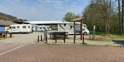 Plaza de aparcamiento para autocaravanas - Frischwasserversorgung - Hirschhorn (Bergstraße) - Wohnmobilstellplatz Wasemweg