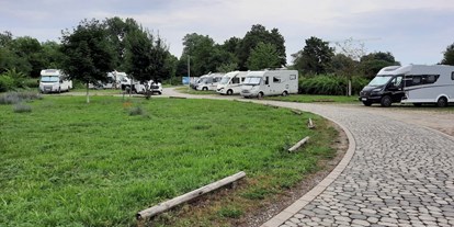Reisemobilstellplatz - Umgebungsschwerpunkt: Stadt - Franken - Wohnmobilpark „Am Hutrasen“