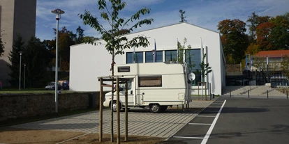 Place de parking pour camping-car - Art des Stellplatz: eigenständiger Stellplatz - Gutenberg (Landkreis Bad Kreuznach) - Wohnmobilübernachtungsplatz am Festplatz Herrngarten