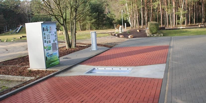 Plaza de aparcamiento para autocaravanas - WLAN: am ganzen Platz vorhanden - Bertingen - Entsorgung - Stellplatz - La Porte Bertingen