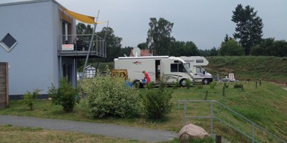 Reisemobilstellplatz - Bademöglichkeit für Hunde - Plauer See - Hafenmeisterhäuschen. Ferienwohnung und Sanitäranlage - Stellplatz der Marina Malchow