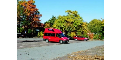 Place de parking pour camping-car - Wohnwagen erlaubt - Wadersloh - Parkplatz am Frei- und Hallenbad