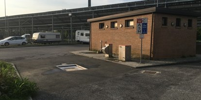 Motorhome parking space - Art des Stellplatz: eigenständiger Stellplatz - Italy - Area Attrezzata Fontanellato